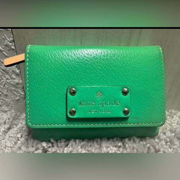 kate spade Handbags - Kate Spade Vibrant Green Card Holder